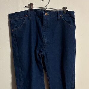 Wrangler Men's Deep Blue Relaxed Jeans